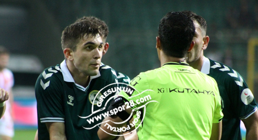 İki futbolcu sınıra yerleşti