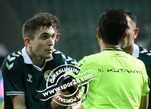 İki futbolcu sınıra yerleşti