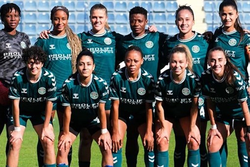 Kızlar zafer istiyor