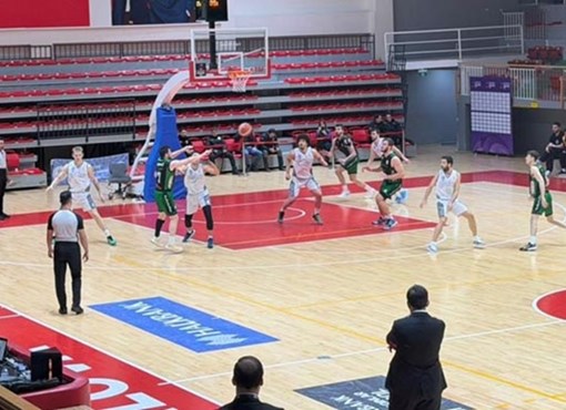 Kerasus uzatmada yıkıldı